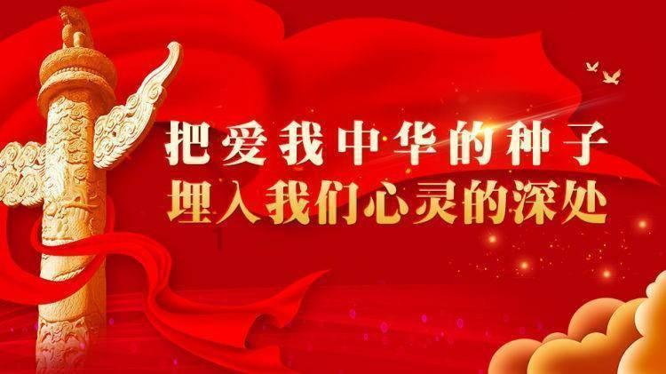 默默无闻的蓝色套装裙，穿出优雅大方的美，你觉得时髦炫酷吗？游戏画面